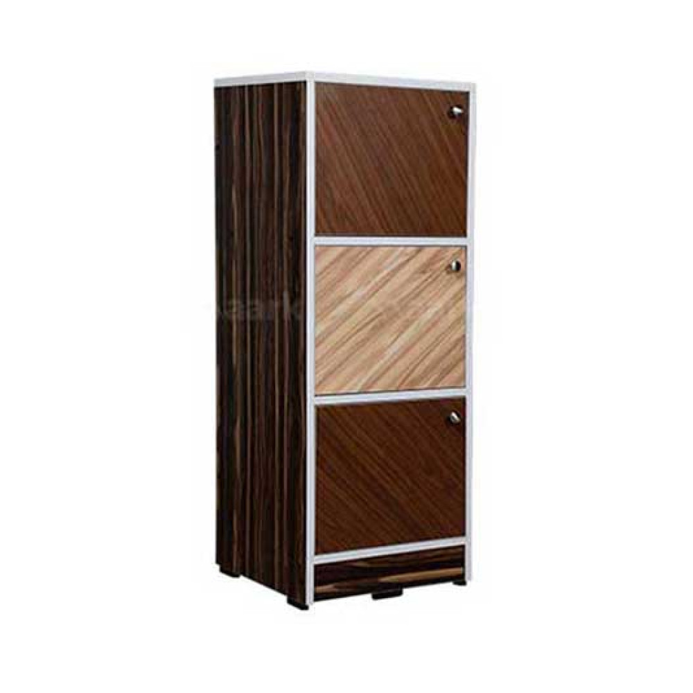 WOODEN CHEST OF DRAWER IN THREE DOOR